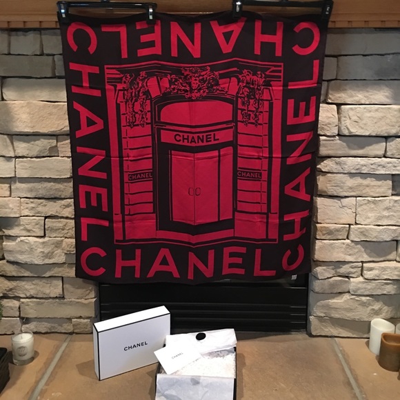 CHANEL Accessories - 🌹Authentic CHANEL silk scarf🌹